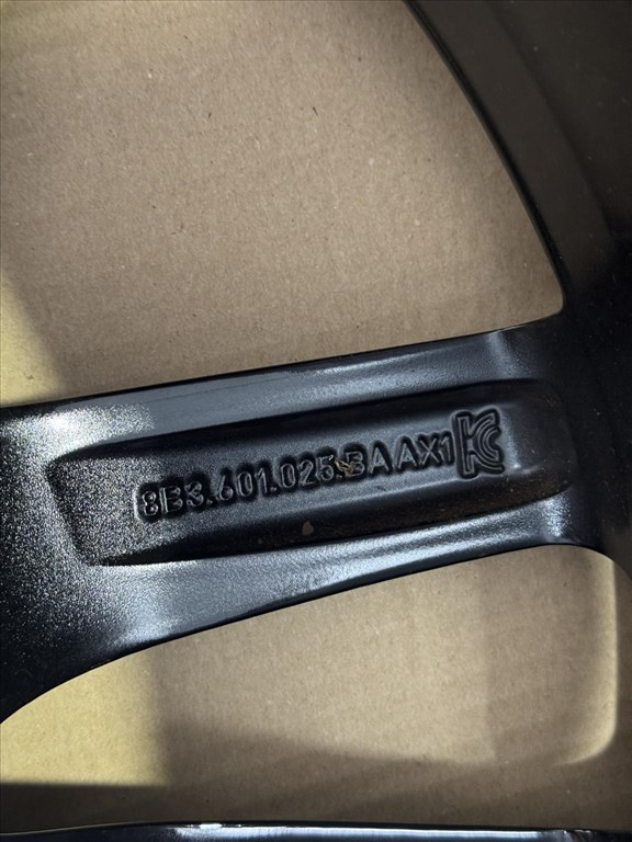 R19 Original audi 8.5J ET46 - 8B3601025BB 8B3 601 025 BB / BA 1db alufelni felni 3. kép