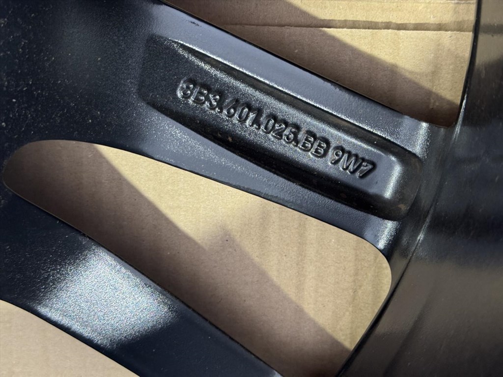 R19 Original audi 8.5J ET46 - 8B3601025BB 8B3 601 025 BB / BA 1db alufelni felni 4. kép