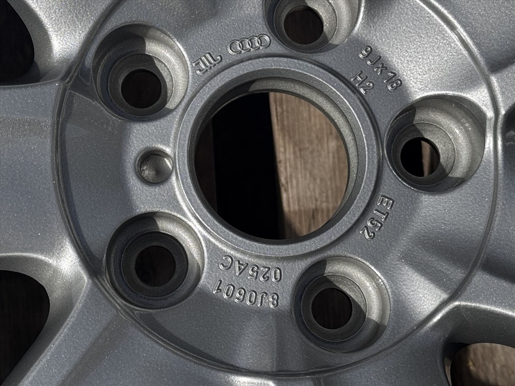 R18 5x112 (57,1) Original Audi TT  9J ET52 OEM 8J0601025AC gyári alufelnik felnik 5. kép