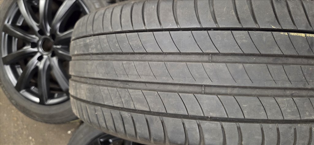  5x114.3 lyukosztású 18" használt Platin alufelni, rajta 225/50 újszerű Michelin gumi  5. kép