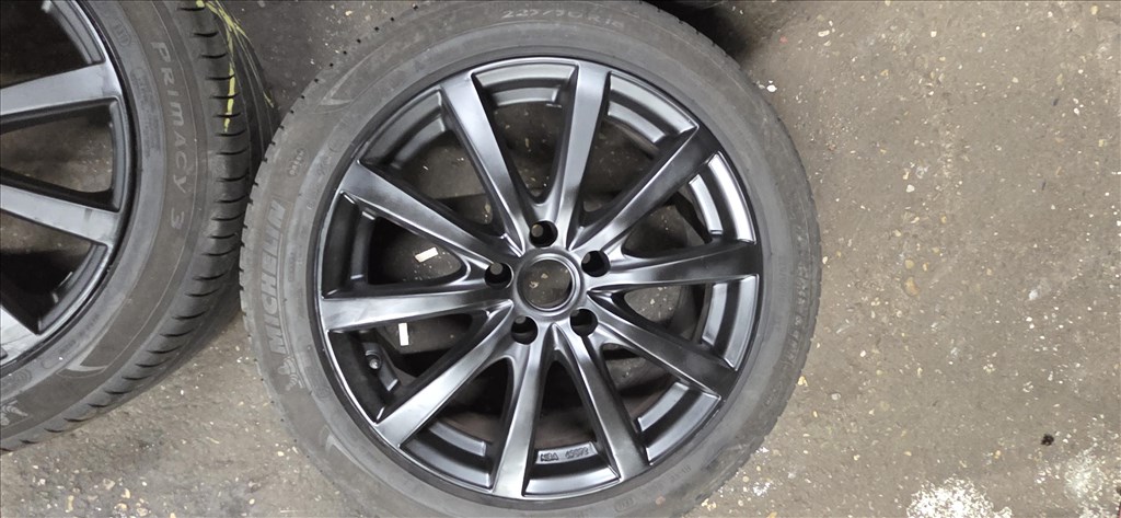  5x114.3 lyukosztású 18" használt Platin alufelni, rajta 225/50 újszerű Michelin gumi  6. kép