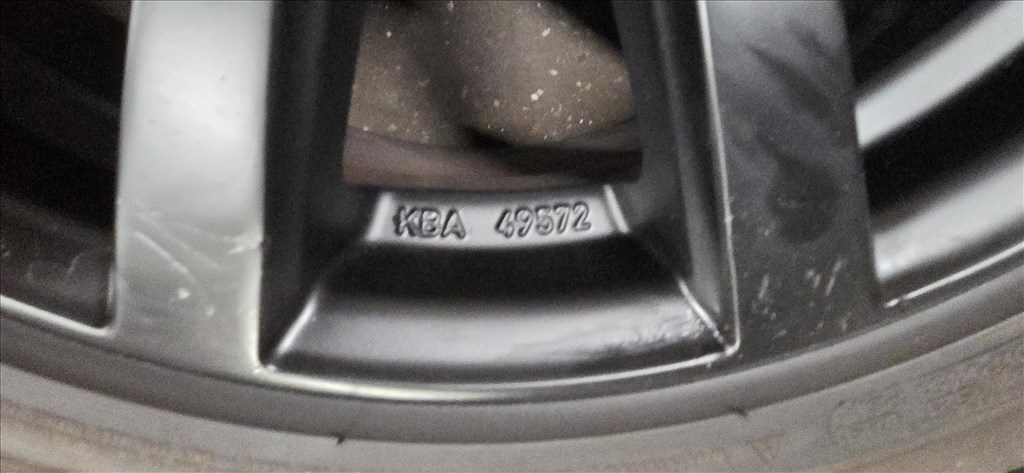  5x114.3 lyukosztású 18" használt Platin alufelni, rajta 225/50 újszerű Michelin gumi  7. kép