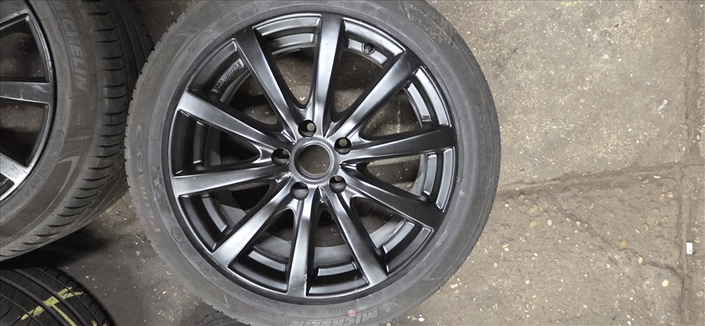  5x114.3 lyukosztású 18" használt Platin alufelni, rajta 225/50 újszerű Michelin gumi  2. kép