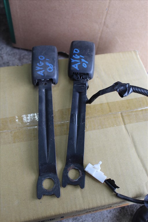 Toyota Aygo (AB10/AB20/AB30) Öv csat első 1. kép