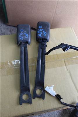 Toyota Aygo (AB10/AB20/AB30) Öv csat első