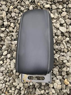 Toyota Corolla (E210) könyöklő 