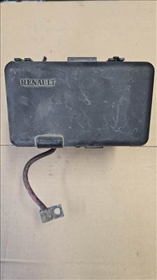 Renault Espace IV 1.9 dCi motortéri biztosítéktábla 8200525478
