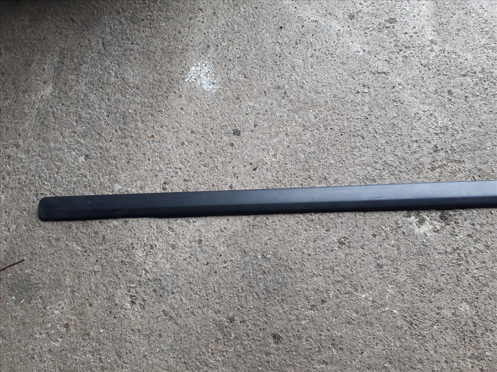 Skoda Octavia I ajtódíszléc bal első ajtó 1U4 853 515 C 1u4853515c 4. kép