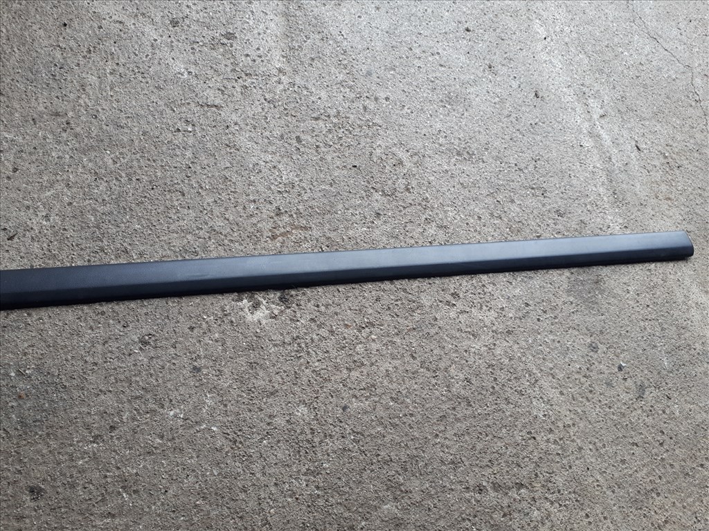 Skoda Octavia I ajtódíszléc bal első ajtó 1U4 853 515 C 1u4853515c 1. kép