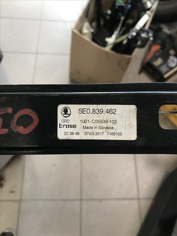 Skoda Octavia III ( 5ajtós) * jobb hátsó ablakemelő szerkezet 2. kép