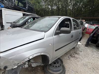Opel Corsa C 1.0 benzin alkatrészek eladó’