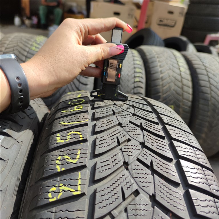  225/60 R18 Goodyear téli gumi 35000ft a 4db/67/ 4. kép