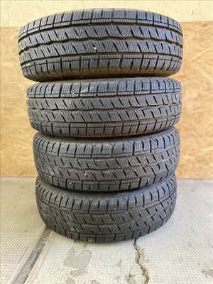  5x114.3 lyukosztású 14" használt lemezfelni, rajta 185/75 újszerű Hankook téli gumi gumi 