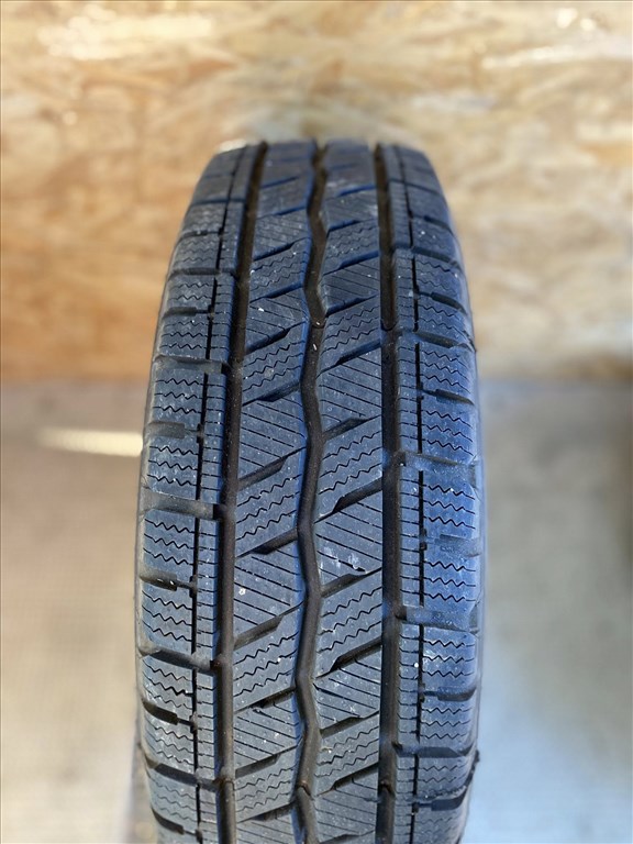  5x114.3 lyukosztású 14" használt lemezfelni, rajta 185/75 újszerű Hankook téli gumi gumi  5. kép