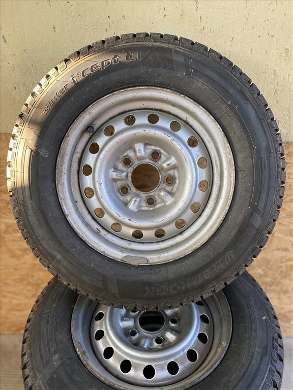  5x114.3 lyukosztású 14" használt lemezfelni, rajta 185/75 újszerű Hankook téli gumi gumi  7. kép