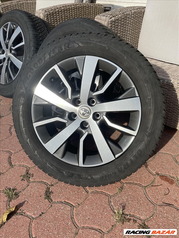  5x108 lyukosztású 17" újszerű Gyári alufelni, rajta 225/55 használt Goodyear téli gumi gumi  2. kép