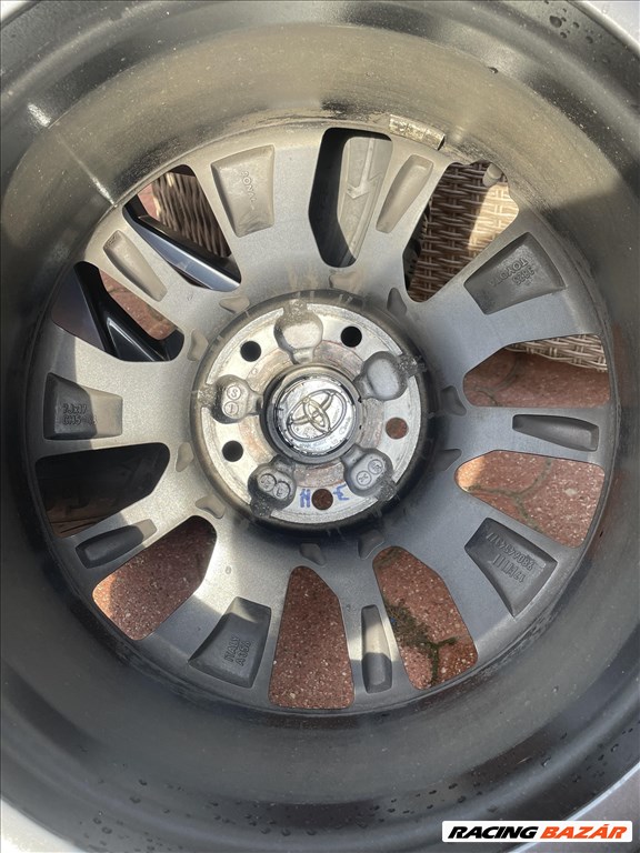  5x108 lyukosztású 17" újszerű Gyári alufelni, rajta 225/55 használt Goodyear téli gumi gumi  3. kép
