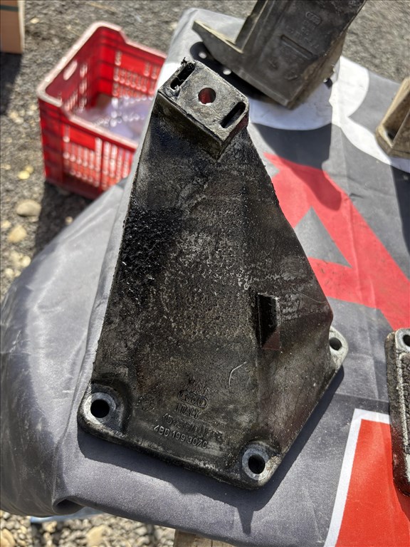 Audi A4 (B6/B7) 2.5 TDI quattro váltótartó bak  4b0199307c 1. kép