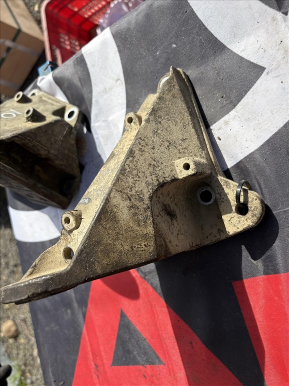 Audi A4 (B6/B7) 2.5 TDI quattro váltótartó bak  8d0399113as 2. kép