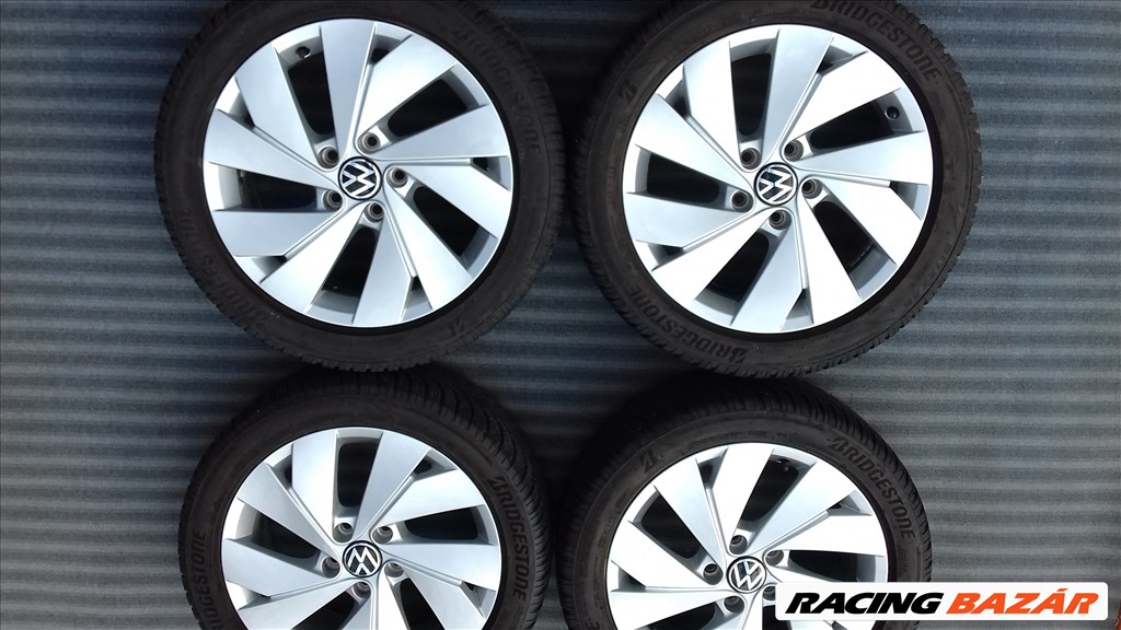  5x112 lyukosztású 17" újszerű gyári Vw alufelni, rajta 205/50 használt Bridgestone téli gumi 1. kép