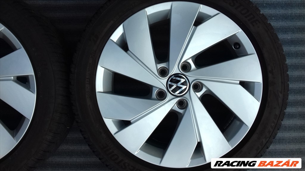  5x112 lyukosztású 17" újszerű gyári Vw alufelni, rajta 205/50 használt Bridgestone téli gumi 2. kép