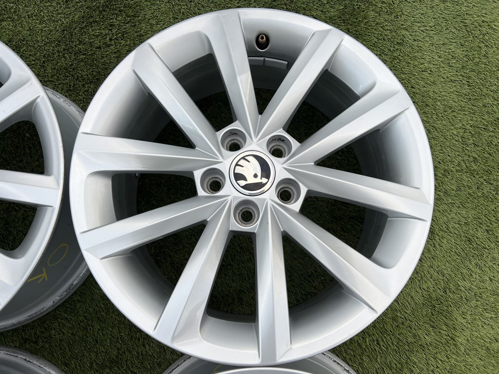 5x100 16" Skoda gyári alufelni 7Jx16h2 ET46 5. kép