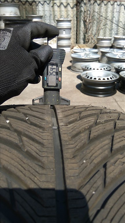 265/40 R19 Michelin téli gumi 50000ft a 4db /167/ 4. kép