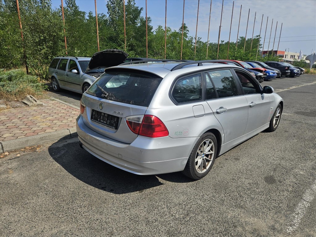 BMW 318 (E90, E91, E92, E93) bontott alkatrészei 4. kép