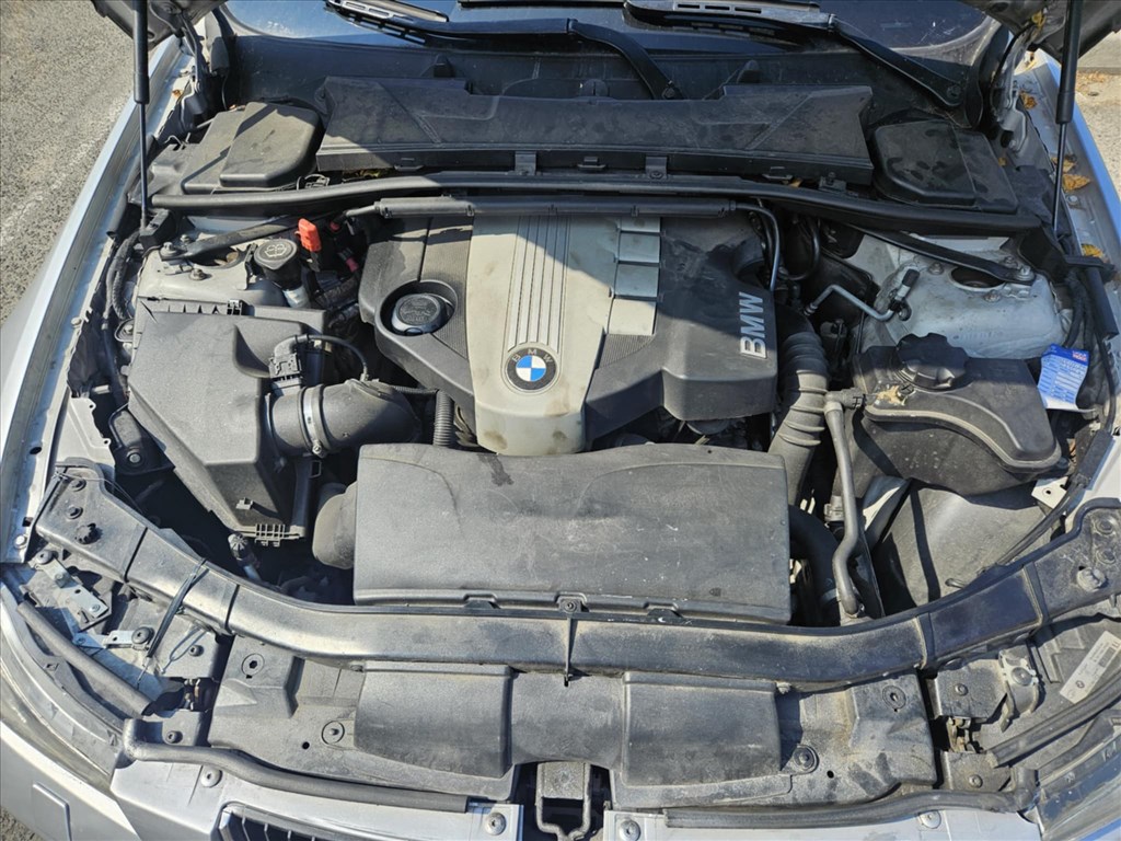 BMW 318 (E90, E91, E92, E93) bontott alkatrészei 7. kép