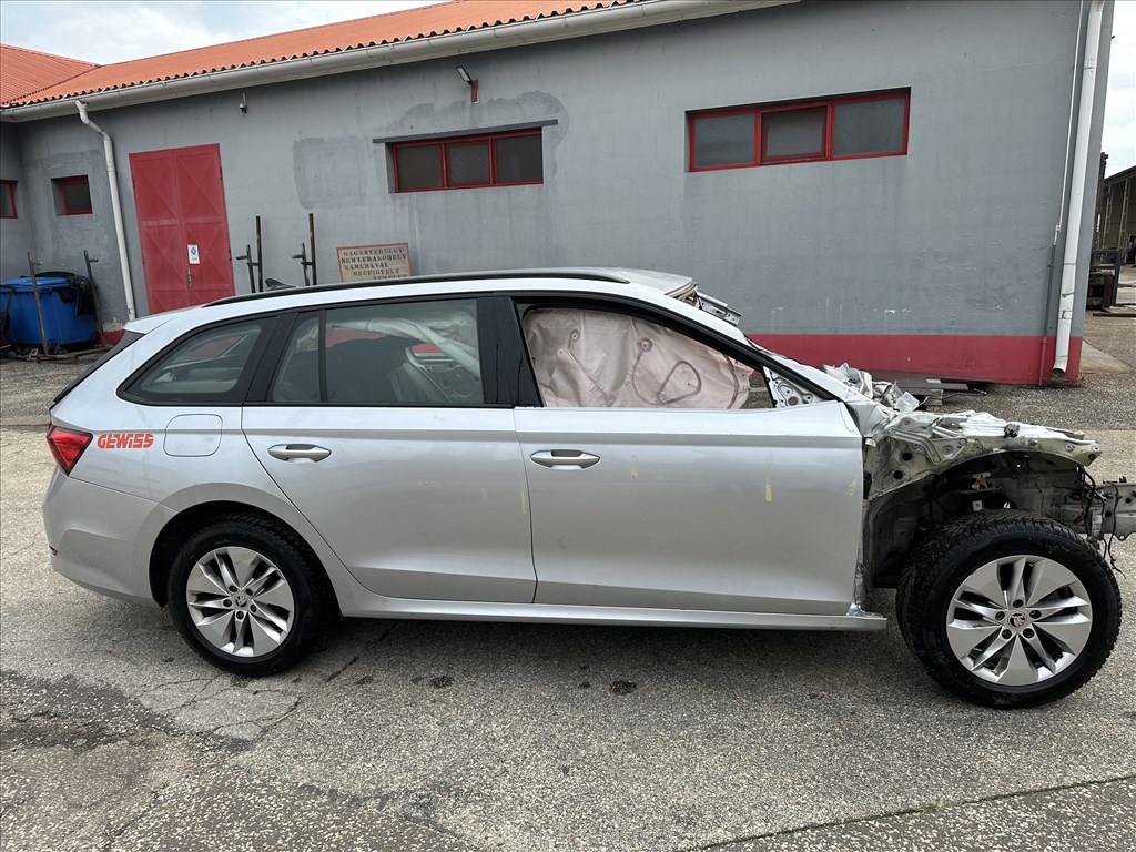 Skoda Octavia IV bontott alkatrészei vagy egyben bontásra eladó 1. kép