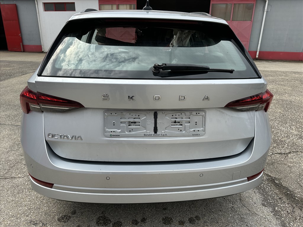 Skoda Octavia IV bontott alkatrészei vagy egyben bontásra eladó 5. kép