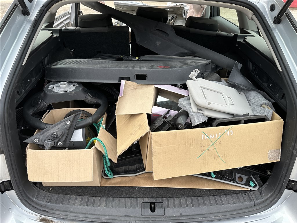 Skoda Octavia IV bontott alkatrészei vagy egyben bontásra eladó 6. kép