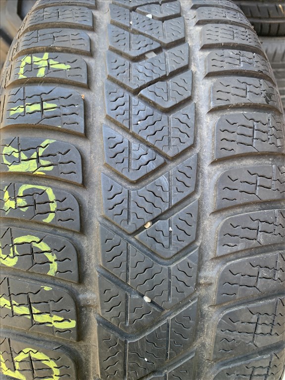  215/5517" újszerű Pirelli téli gumi  2. kép
