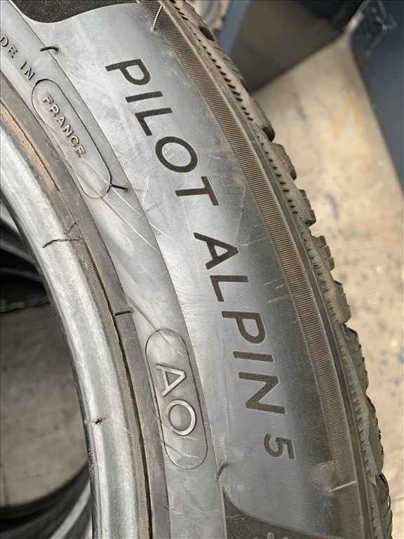  235/5019" újszerű Michelin téli gumi 3. kép