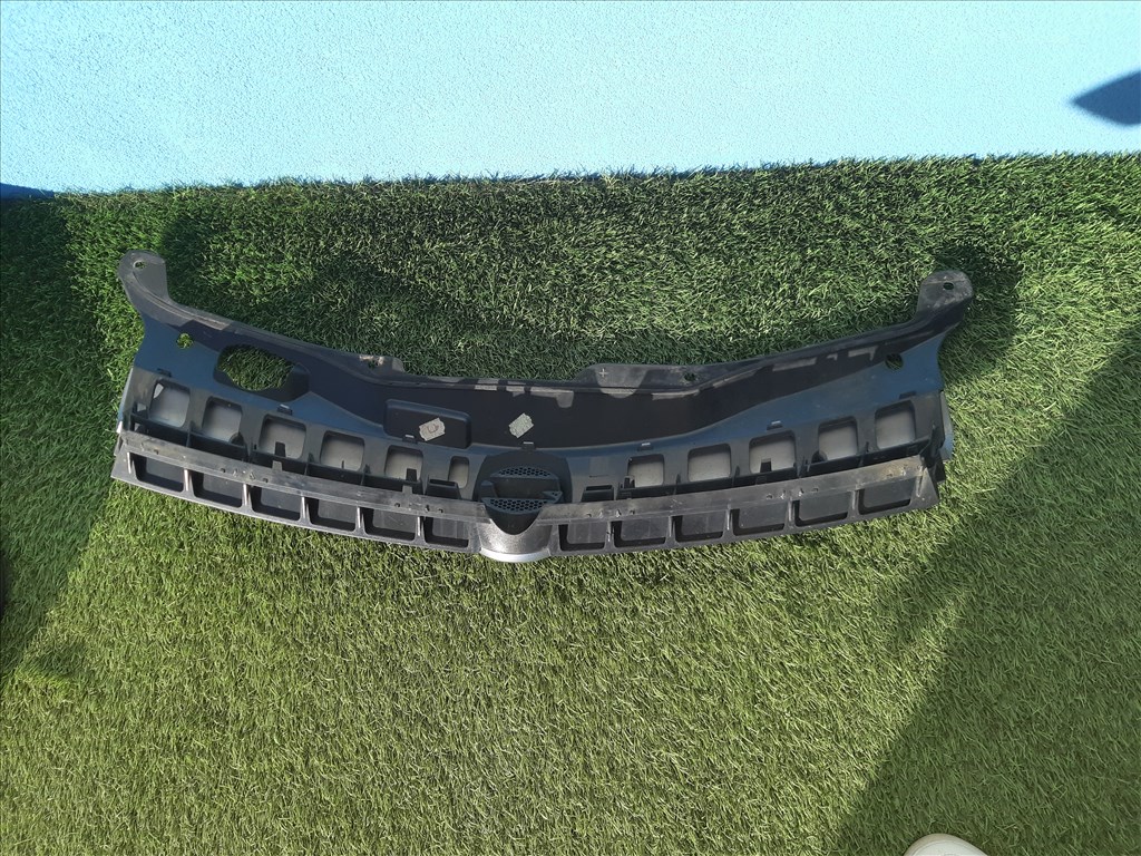 Bontásra: Opel Astra H Enjoy 1.6 benzin, hűtő díszrács, repedt 95599333 96343699 3. kép