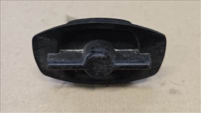 Suzuki Swift III pótkerék lefogató