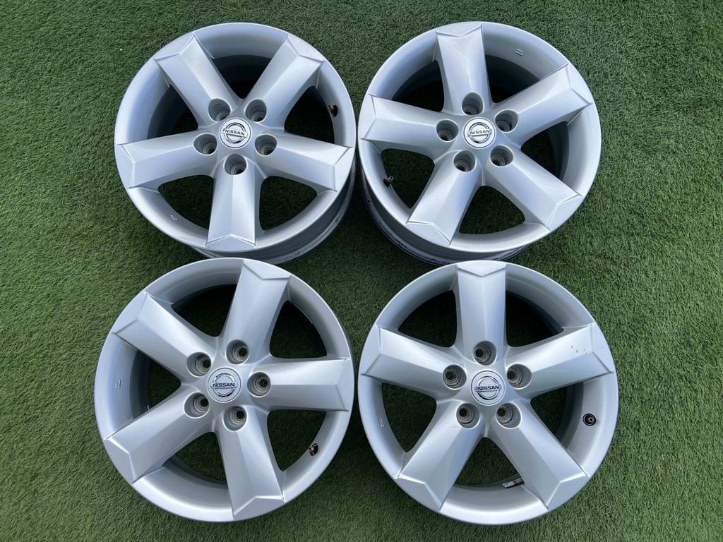 5x114.3 16" Nissan gyári alufelni 6,5Jx16h2 ET40 1. kép
