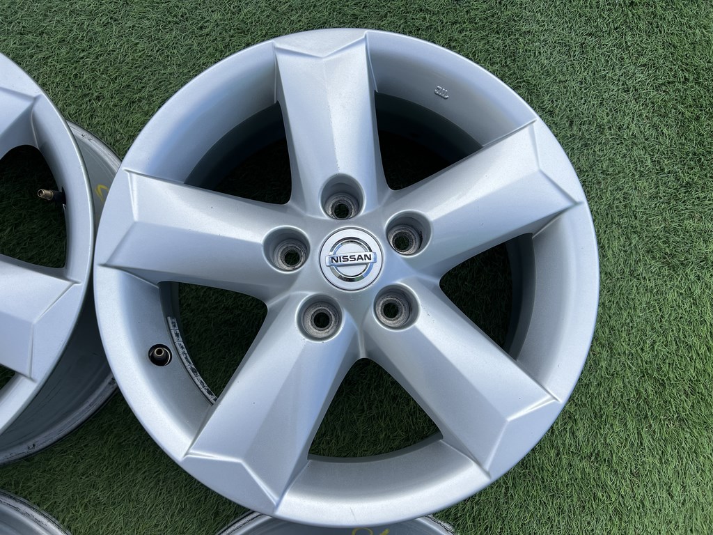 5x114.3 16" Nissan gyári alufelni 6,5Jx16h2 ET40 4. kép