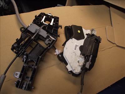 Volkswagen Passat B8 bal első ajtózár 5e1837015