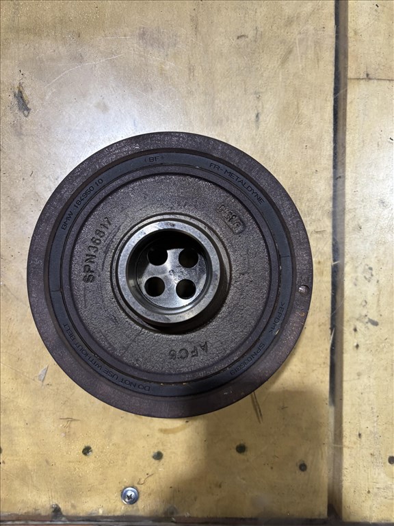 BMW B47D20 főtengely ékszíjtárcsa  7619245 2. kép