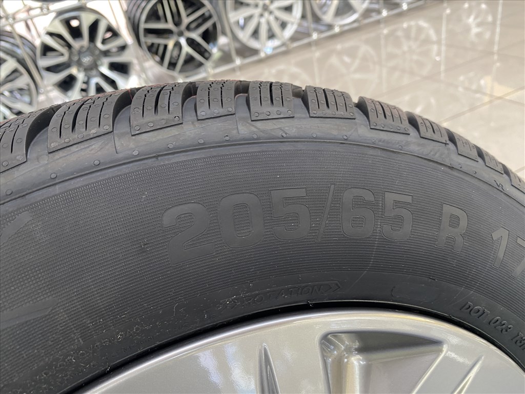 (3806)  BMW 17 gyári alufelni felni, 5x112, 205/65 R17 téli gumi, iX1 4. kép