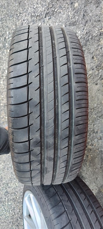  5x120 lyukosztású 19" újszerű Vossen alufelni, rajta 245/40 újszerű Triangle nyári gumi gumi  3. kép