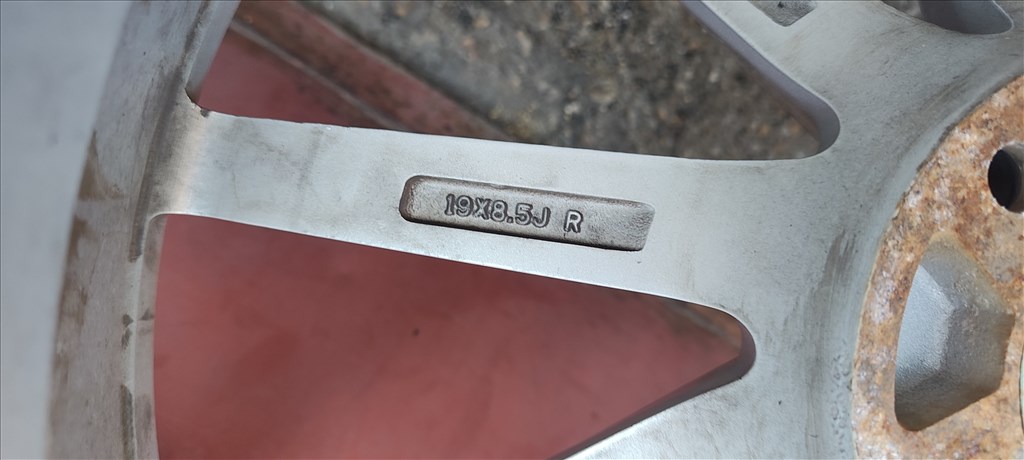  5x120 lyukosztású 19" újszerű Vossen alufelni, rajta 245/40 újszerű Triangle nyári gumi gumi  6. kép