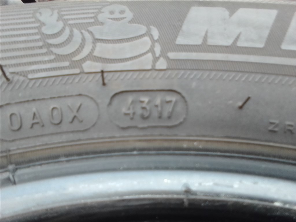  205/60R16 Michelin Cross Climate téli gumi garnitúra 8. kép
