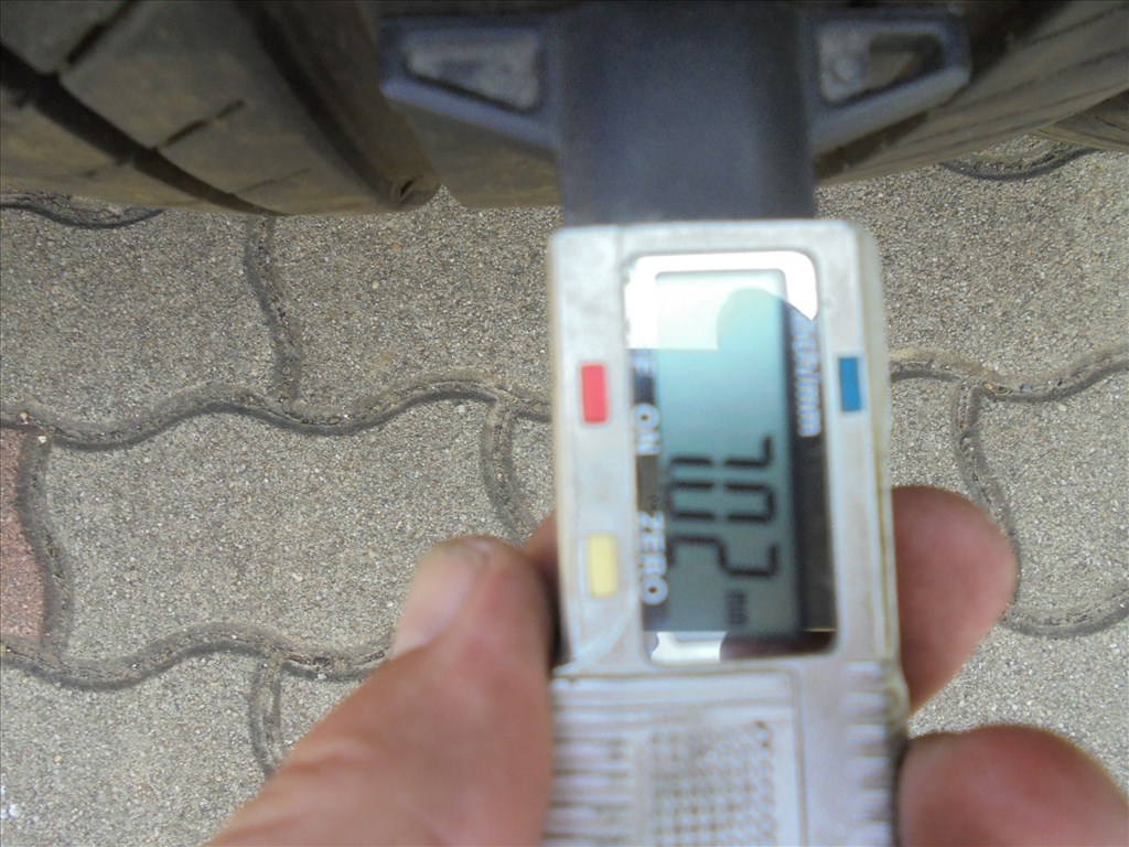 235/55 R 19"-es 90%-os Continental nyári gumi eladó 3. kép