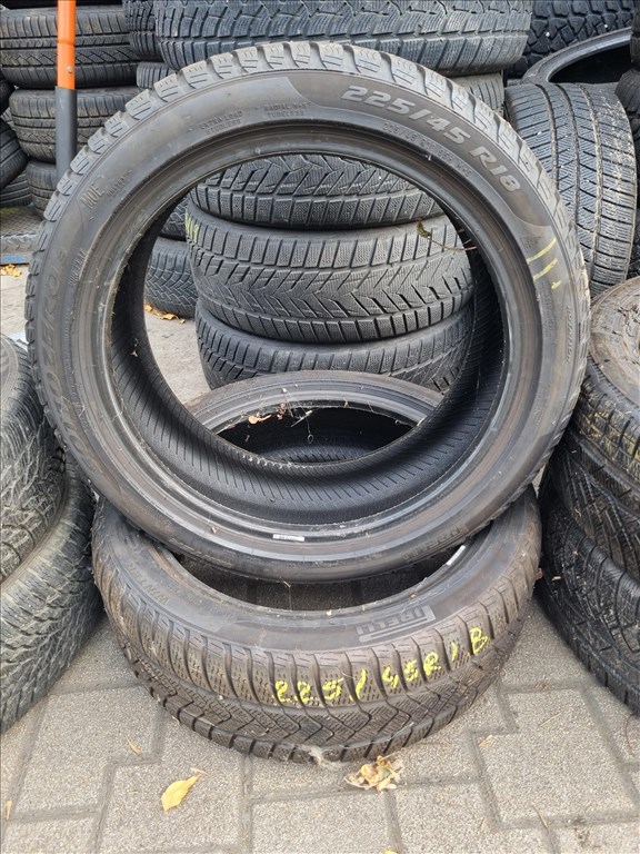  225/4518" újszerű Pirelli Sottozero 3 téli gumi 2db  2. kép
