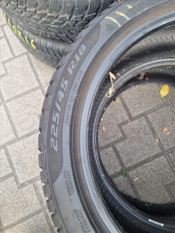  225/4518" újszerű Pirelli Sottozero 3 téli gumi 2db  6. kép