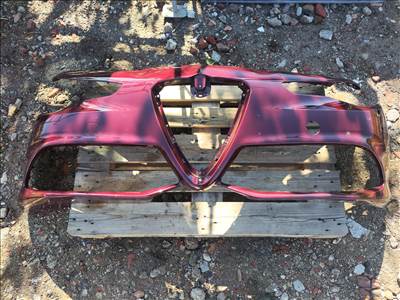 Alfa Romeo Giulia első lökhárító sérült 5054487