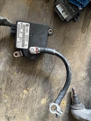 Audi A6 (C6 - 4F) 4F0 915 181 A akksi figyelő modul 