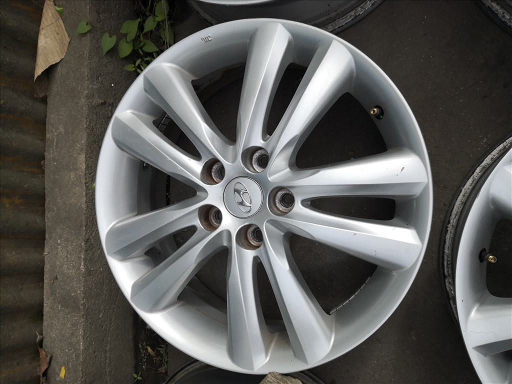 5x114,3 18 Gyári Hyundai alufelni 150000ft a 4db/117/ 1. kép